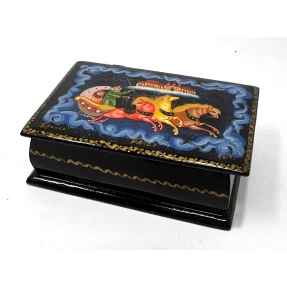 Vintage Russian Hand Painted Lacquer Trinket Box Troika Fairy Tale Red  2" x 3" - Picture 1 of 10